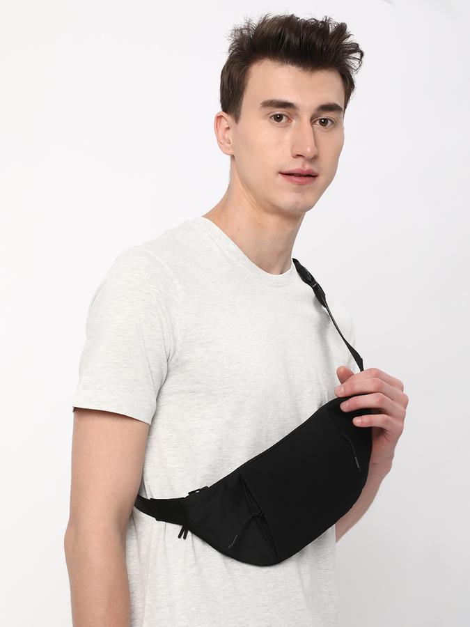 Men Regular Fit Round-Neck T-Shirt image number 0