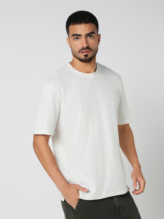 Solid Men Round Neck T-Shirt image number 2