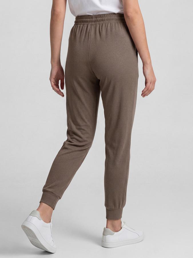 R&B Brown Solid Regular Fit Mid Rise Women Track Pant