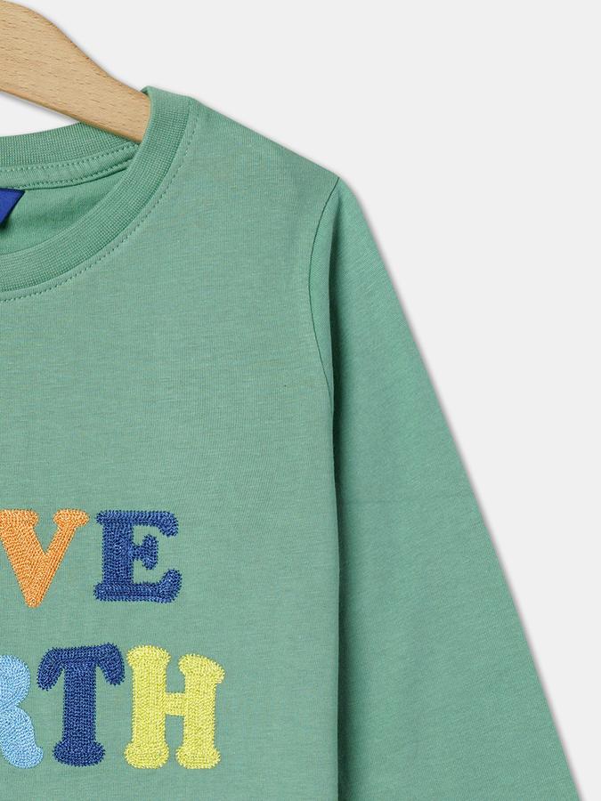 Boys Typographic Embroidered Regular Fit Crew-Neck T-Shirt image number 2