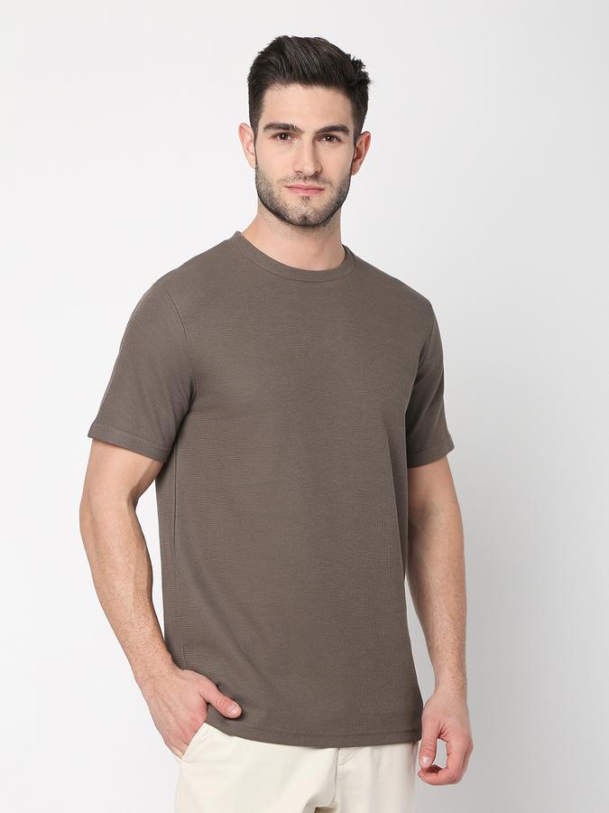 Men Patterned Regular Fit Crew-Neck T-Shirt image number 2