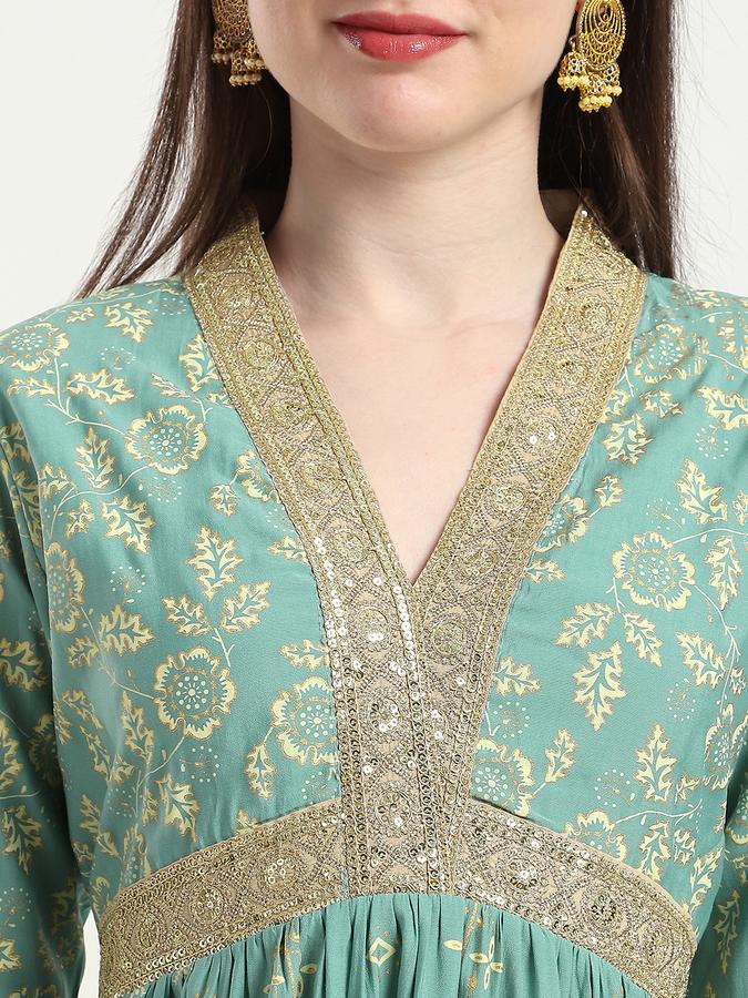 Women Polyester Regular Fit V Neck Embroidered Kurta