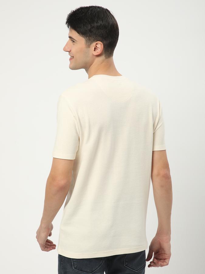 Men Colourblock Crew-Neck T-Shirt image number 2