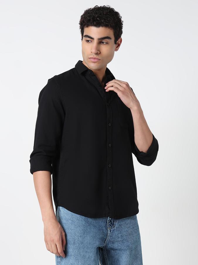 Men Solid Casual Shirt image number 3