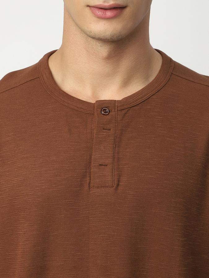 Solid Men Round Neck T-Shirt image number 3