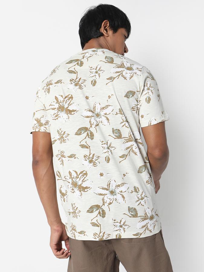 Men Floral Print Round-Neck T-Shirt image number 3