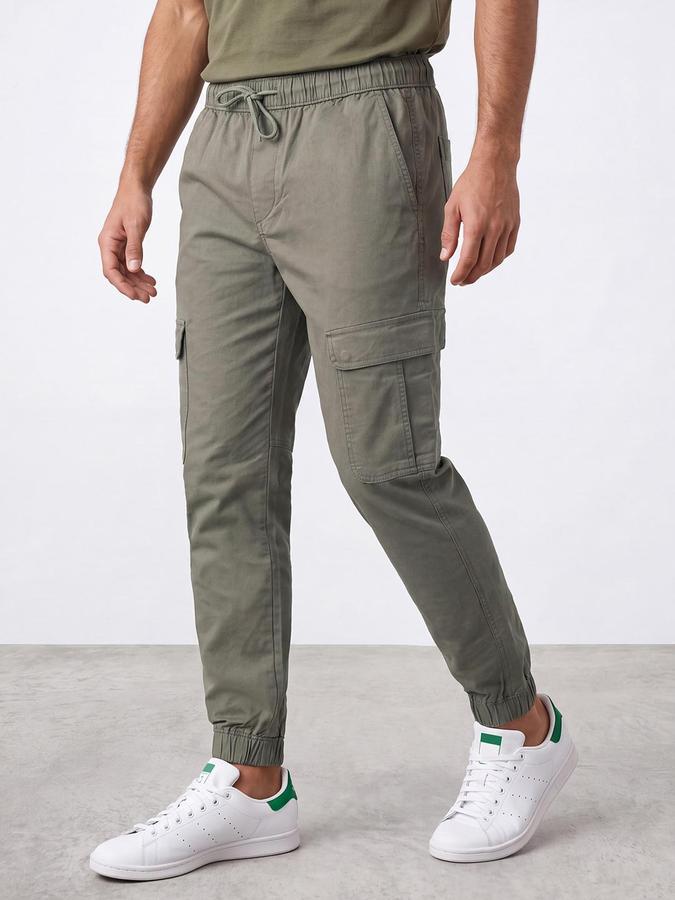 R&B Men Green Mid Rise Regular Fit Cargos
