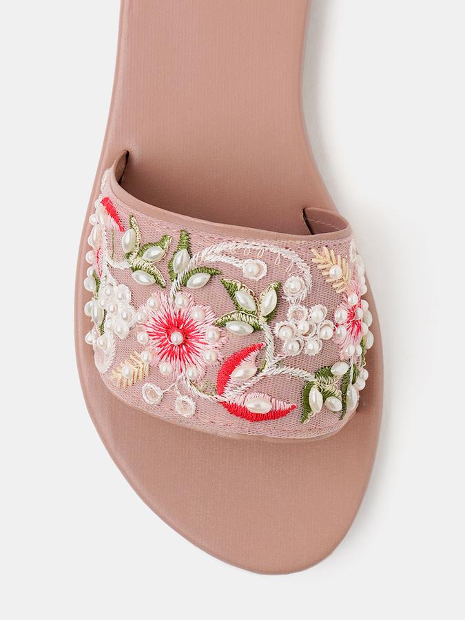 Women Embellished Slip-On Sandals image number 3
