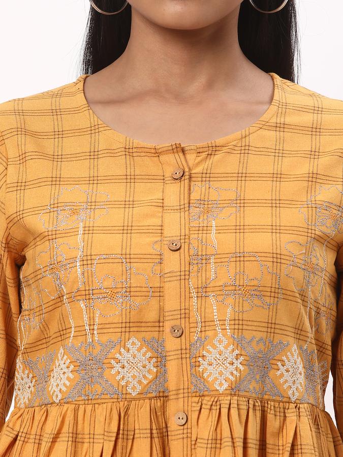 Women Cotton Regular Fit Round Neck Embroidered Kurta