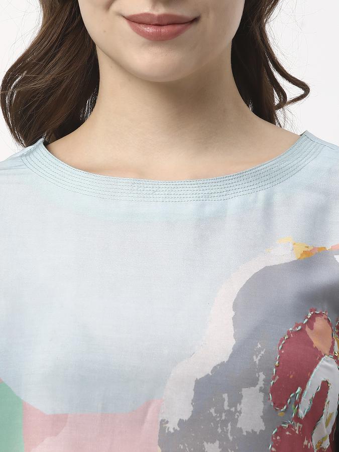 Women Rayon Regular Fit Round Neck Printed Kurta