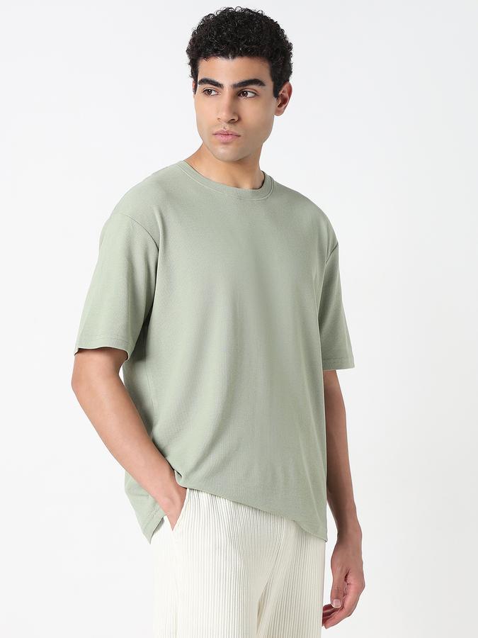 Solid Men Round Neck T-Shirt image number 3