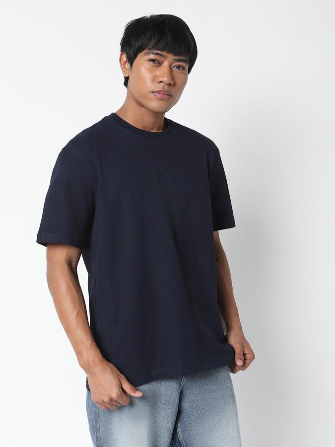Men Ribbed Round-Neck T-Shirt image number 2