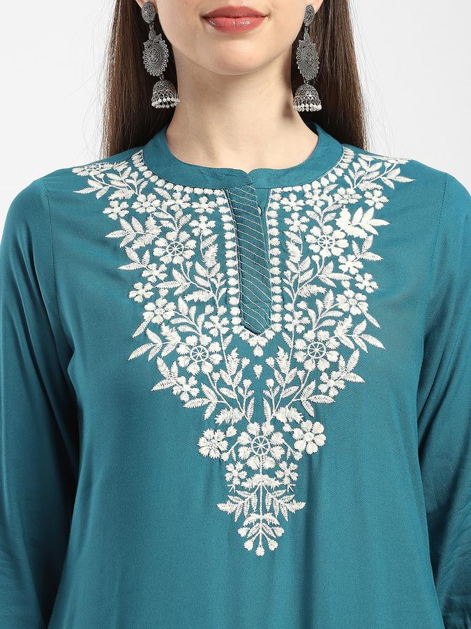 Women Viscose Regular Fit Mandarin Collar Embroidered Kurta