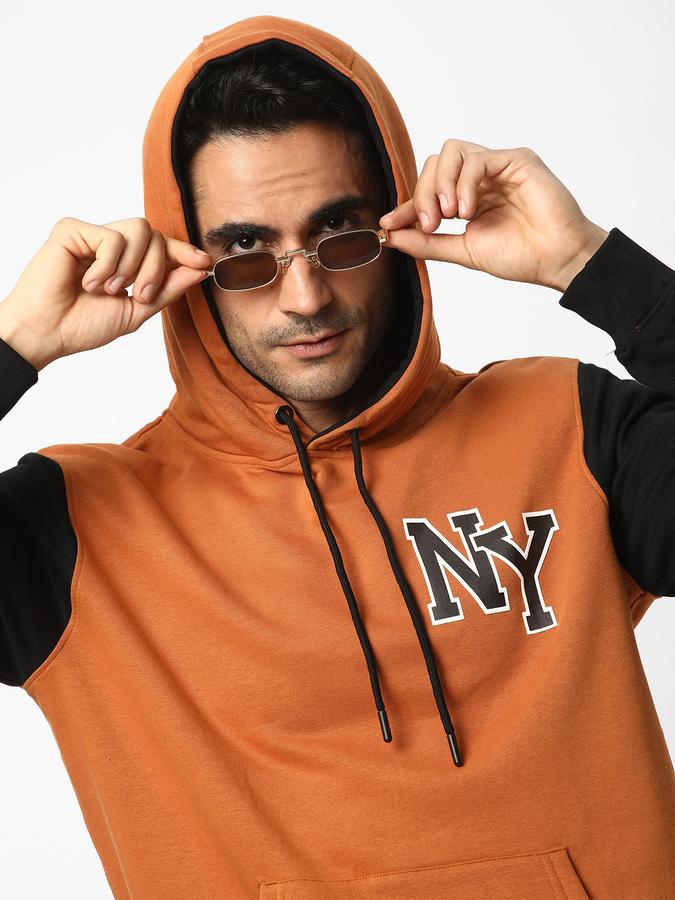 Men Colourblock Regular Fit Hooded Sweatshirt image number 0