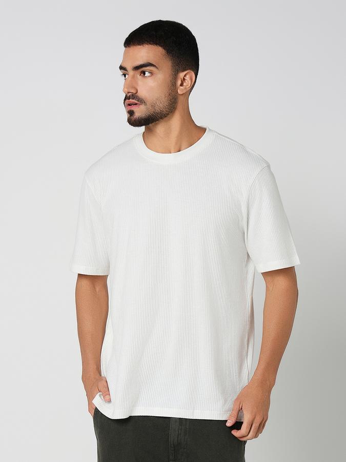Solid Men Round Neck T-Shirt image number 1