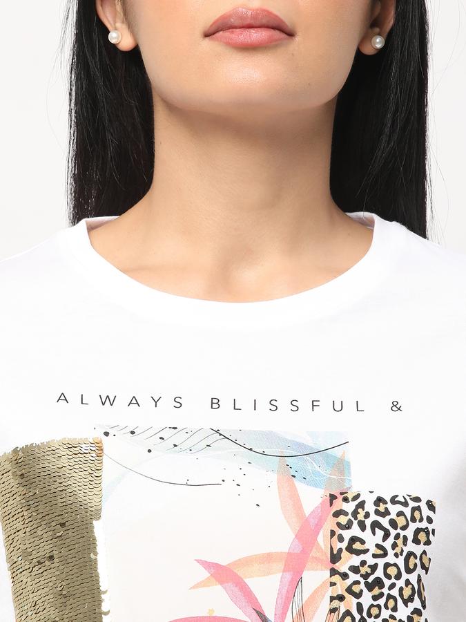 Women Embellished Relaxed Fit Top image number 3