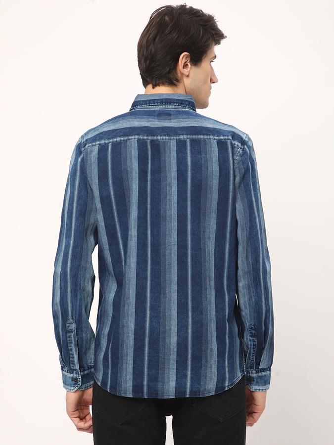 Men Slim Fit Cutaway Collar Shirt image number 2