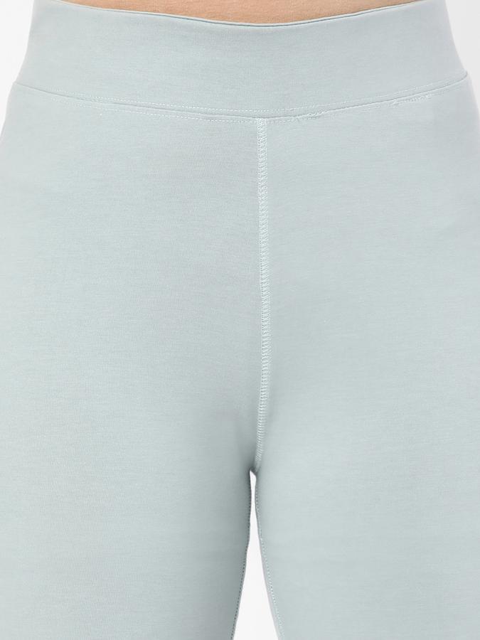 R&B Women green Shorts image number 3