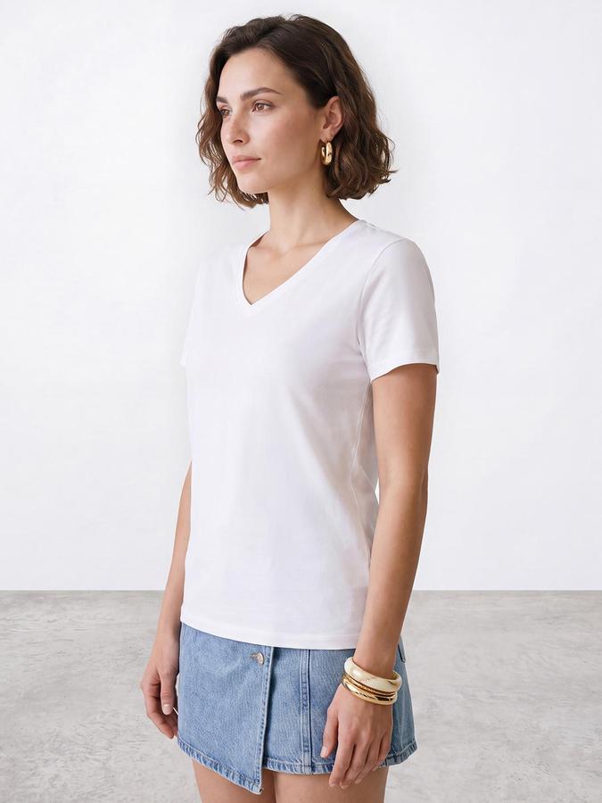 R&B Women White Short Sleeve V Neck Solid T-Shirt
