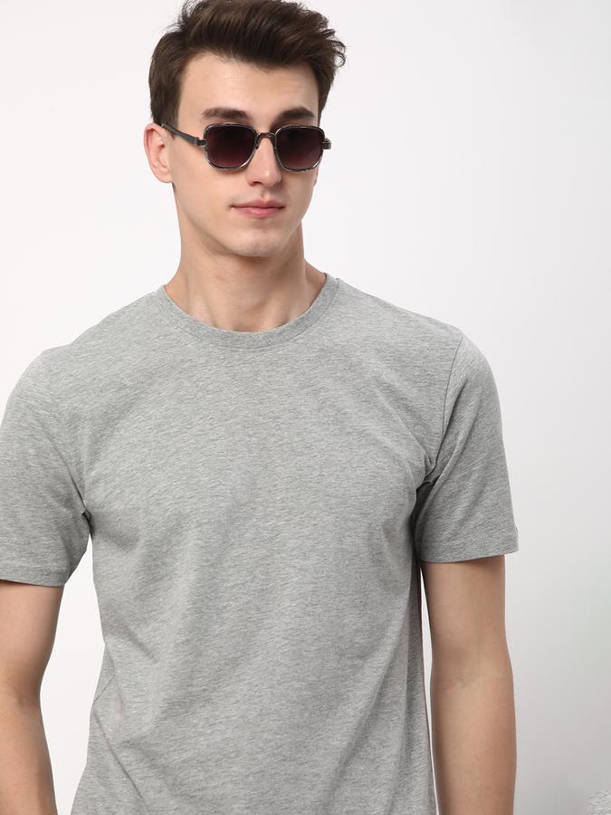 Men Regular Fit Round-Neck T-Shirt image number 0