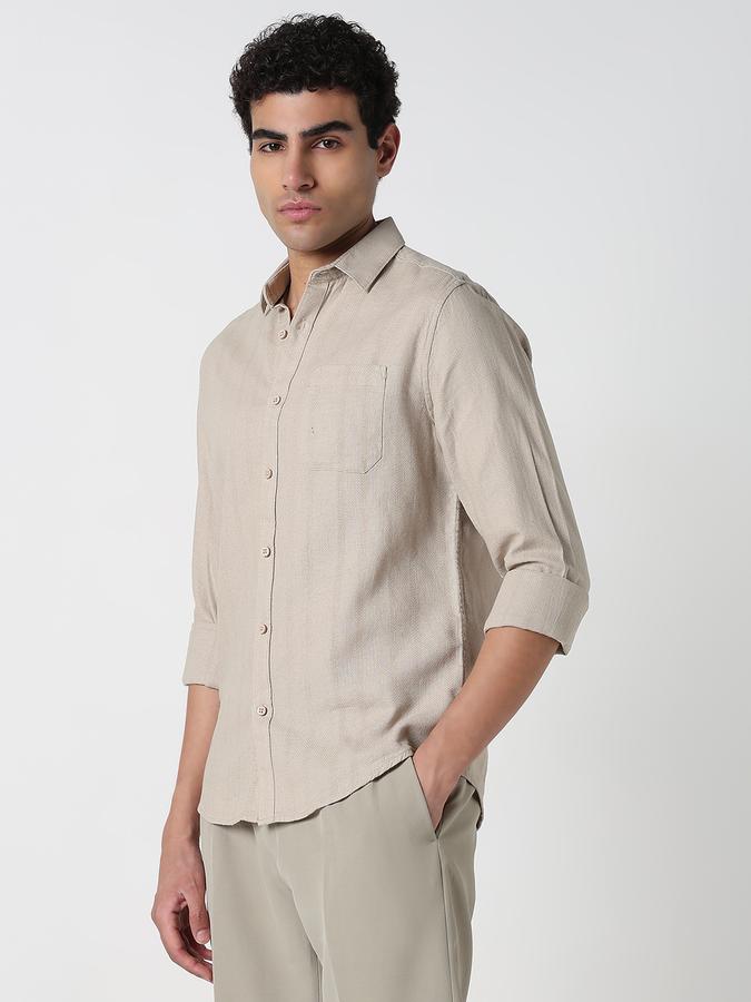 Men Solid Casual Shirt image number 2