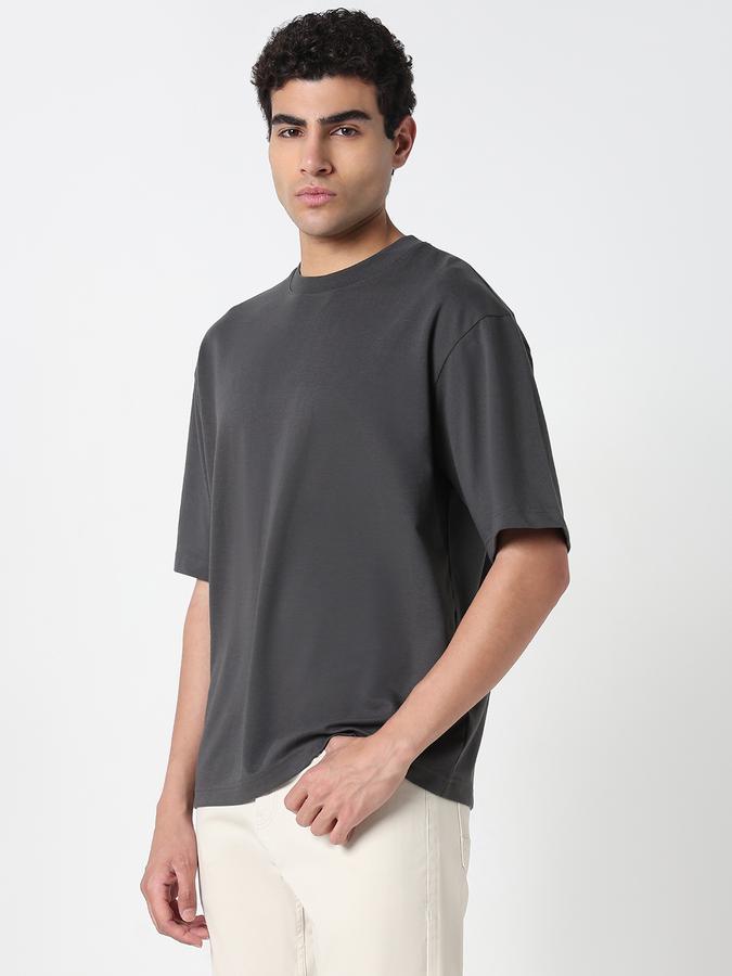 Solid Men Round Neck T-Shirt image number 3