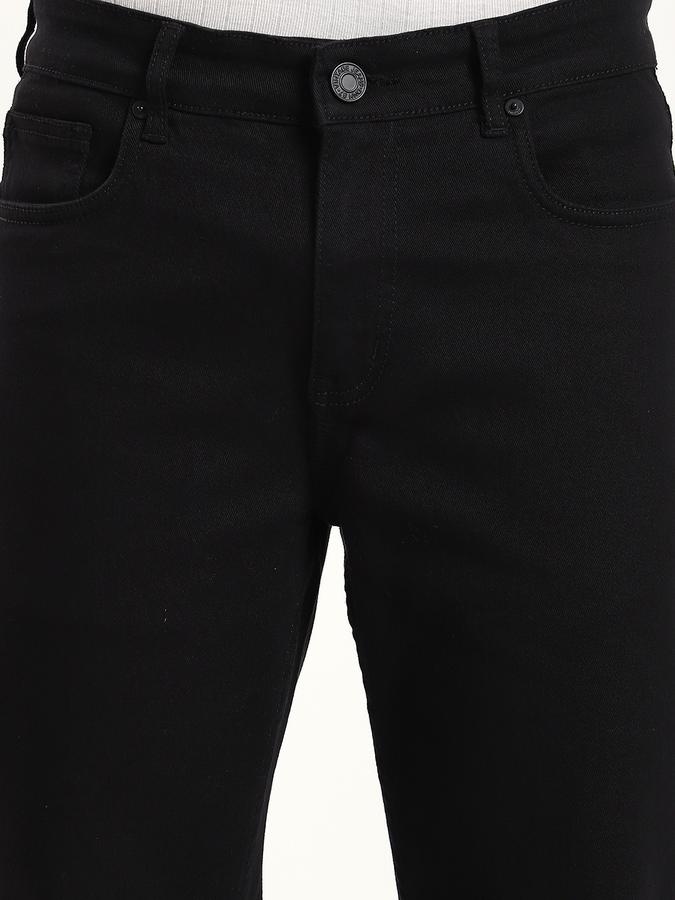 Men Cotton Blend Straight Fit Mid Rise Clean Look Jeans