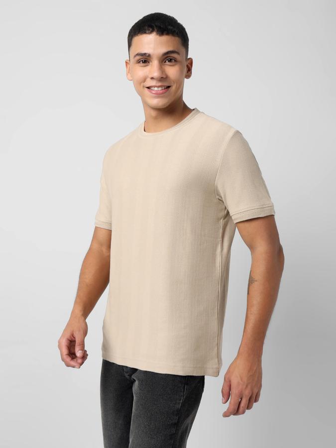 Men Regular Fit Round-Neck T-Shirt with Short Sleeves image number 1