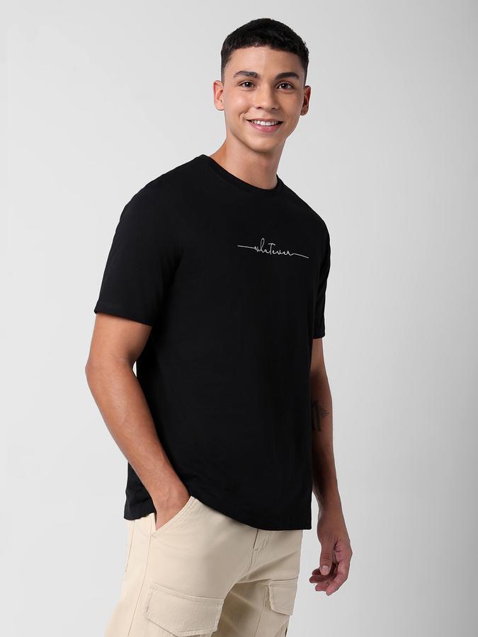 Men Typographic Print Regular Fit Round-Neck T-Shirt image number 2