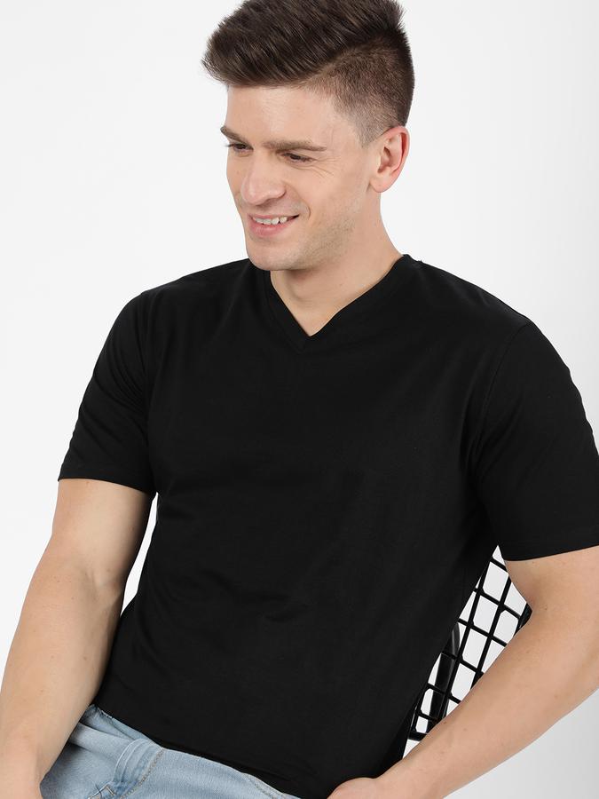 R&B Men Black T-Shirts image number 0