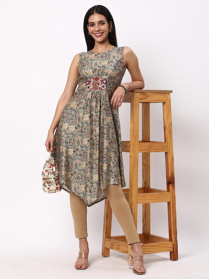 Women Viscose Blend Regular Fit Round Neck Embroidered Kurta