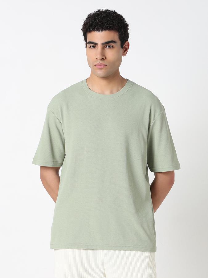 Solid Men Round Neck T-Shirt image number 1