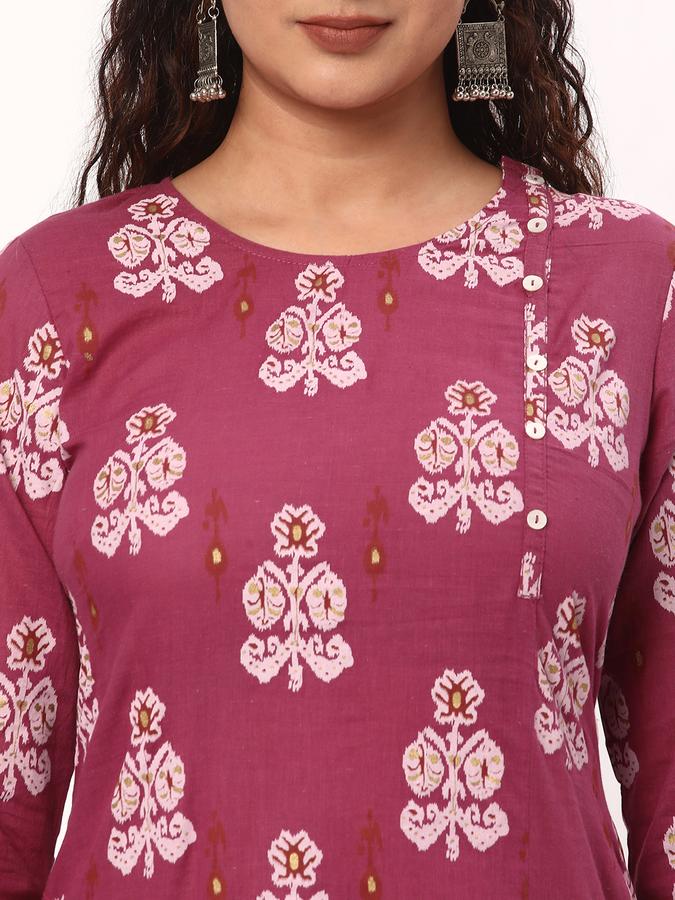 R&B Women Red Kurtas image number 3