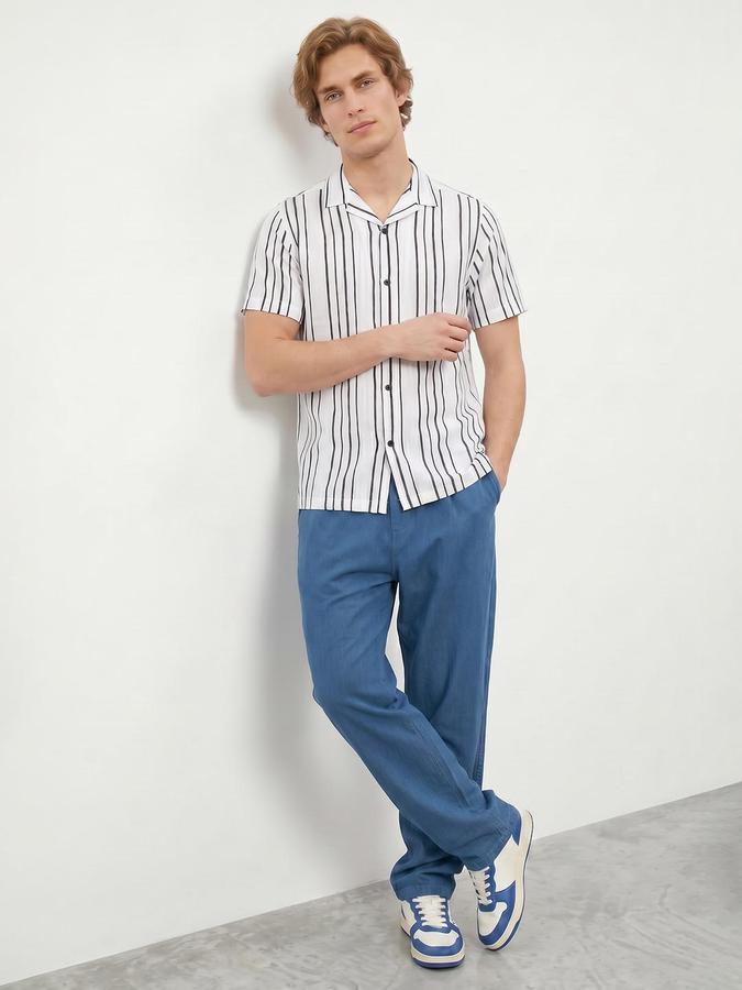 R&B Men Off White Vertical Stripes Resort Collar Short Sleeves Regular Fit Shirt