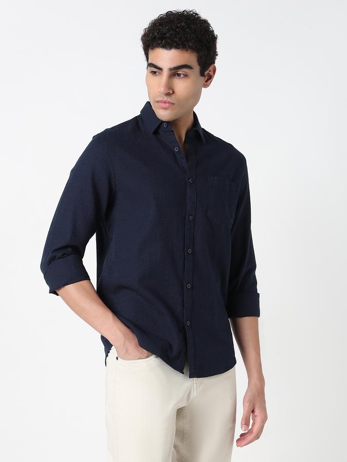 Men Solid Casual Shirt image number 2