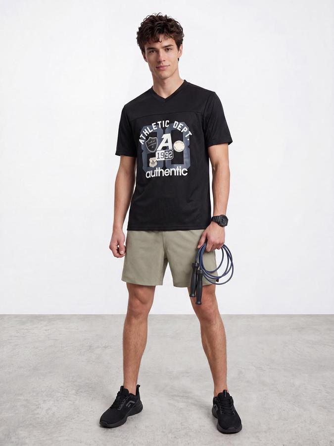R&B Men Black Typography Printed Short Sleeves V-Neck Tshirt