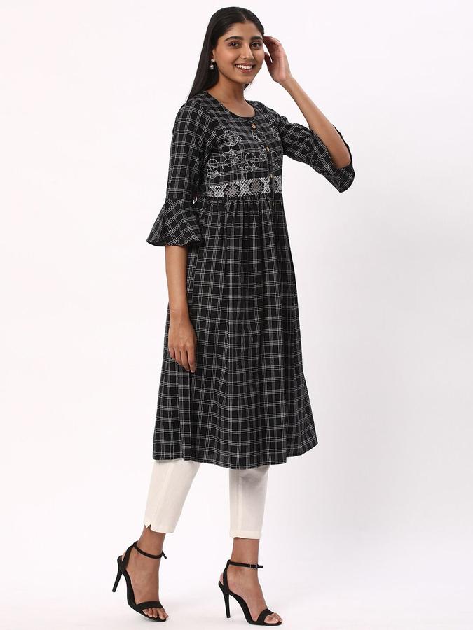 Women Cotton Regular Fit Round Neck Embroidered Kurta