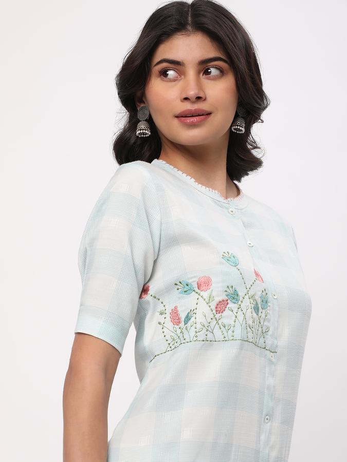 Women Polyester Blend Regular Fit Mandarin Collar Embroidered Kurta