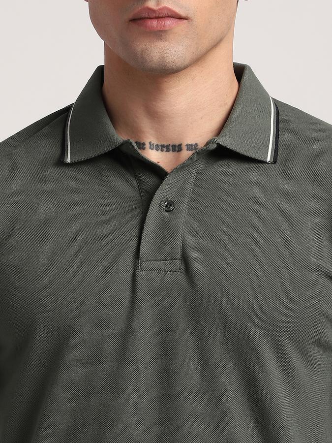 Men Cotton Blend Slim Fit Polo Neck Solid T-shirt