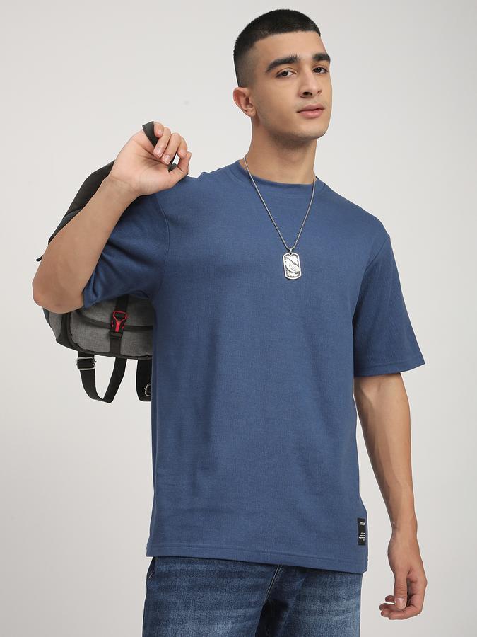 Solid Men Round Neck T-Shirt image number 0