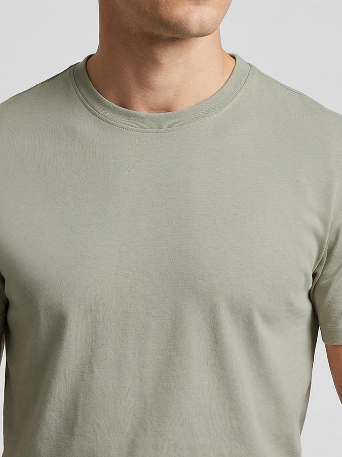 R&B Green Solid Men Round Neck Regular Fit Short Sleeves T-Shirt