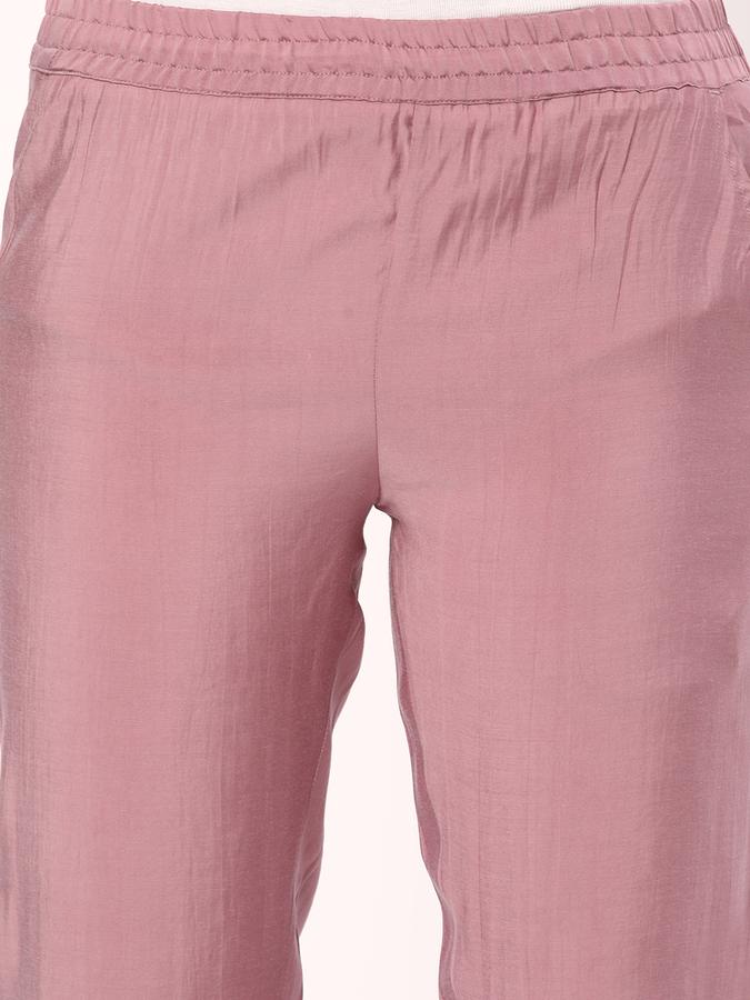Women Slim Fit Pants image number 3