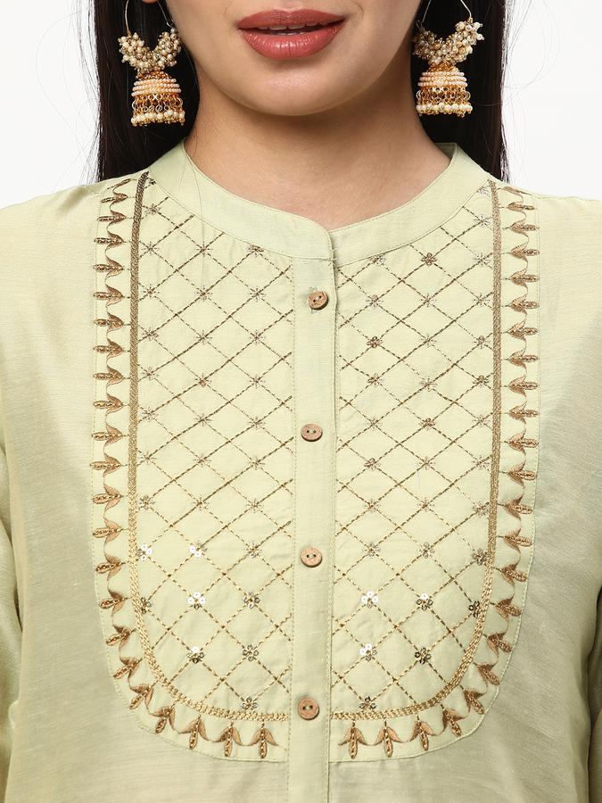 Women Embroidered Kurta & Trousers Set image number 3