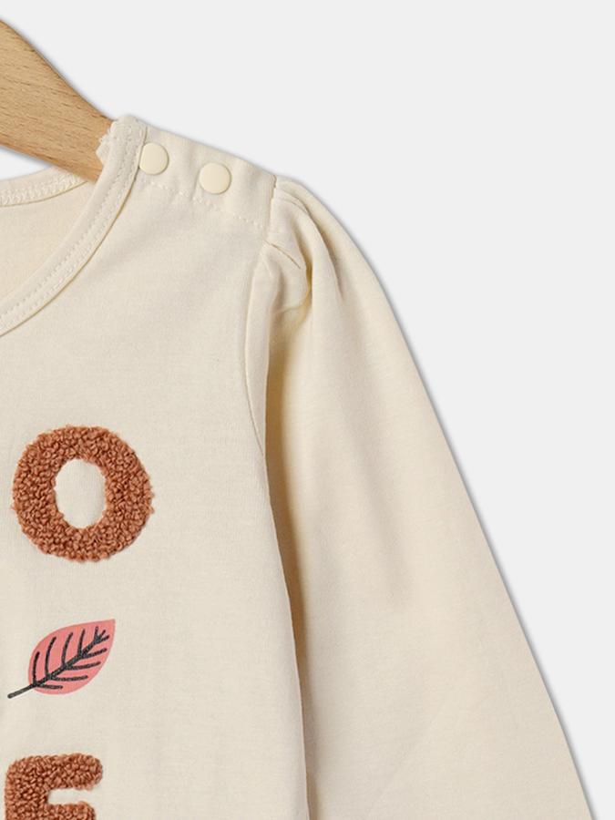 Girls Embellished Regular Fit T-Shirt image number 2