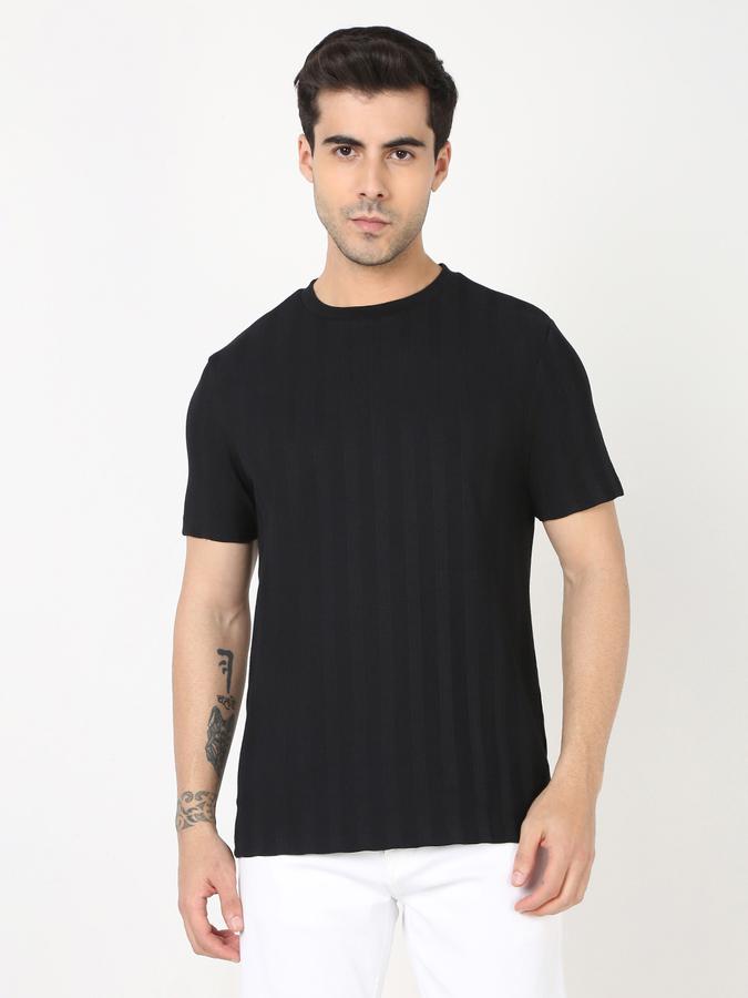 Men Striped Regular Fit Crew-Neck T-Shirt image number 0
