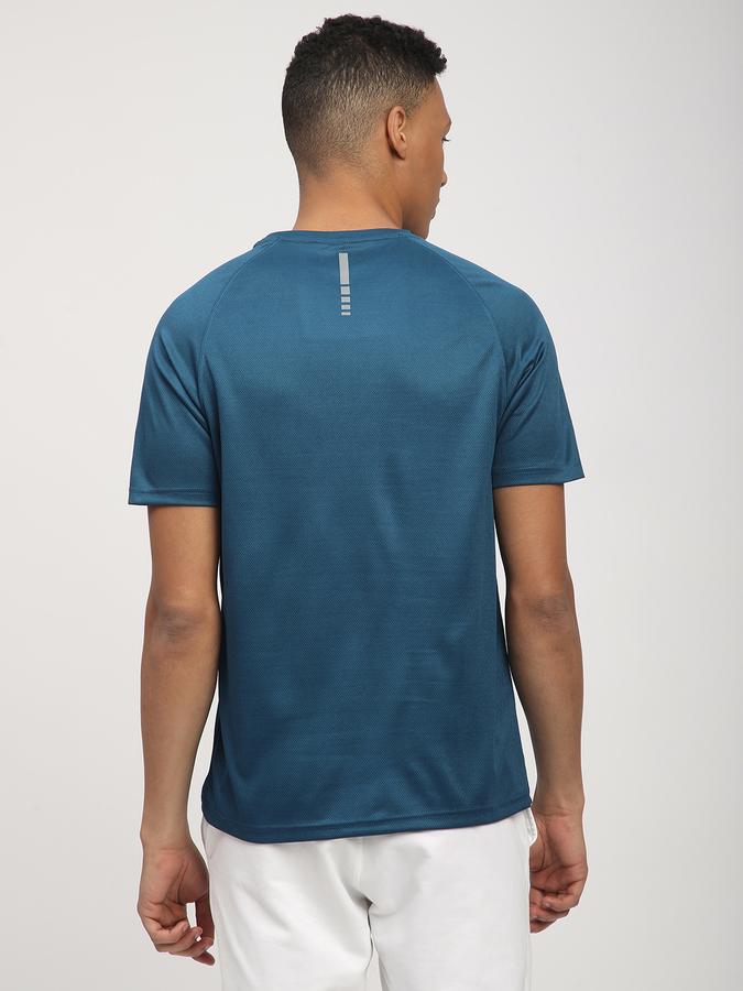Solid Men Round Neck T-Shirt image number 2