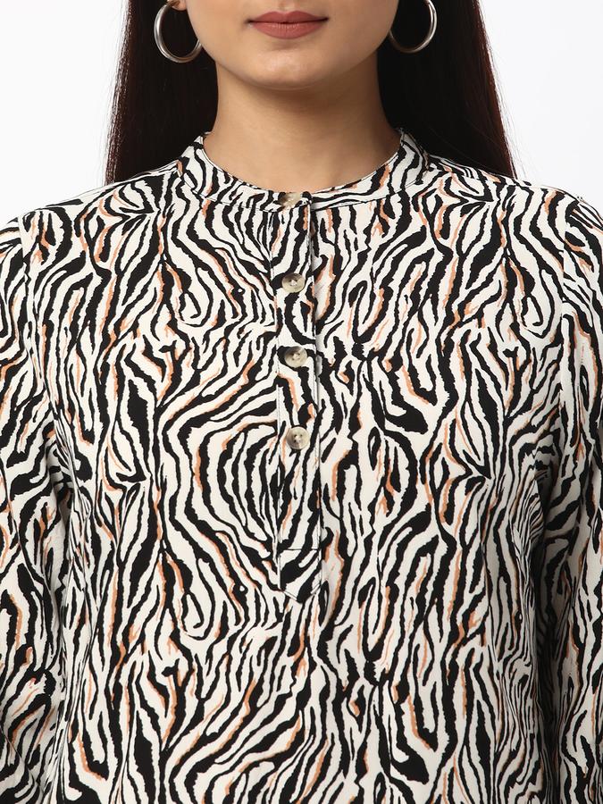 Women Animal Print Round-Neck Top image number 3