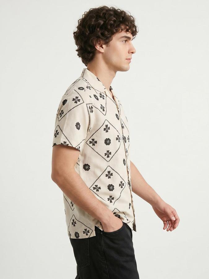 R&B Men Beige Floral Print Resort Collar Short Sleeves Regular Fit Shirt