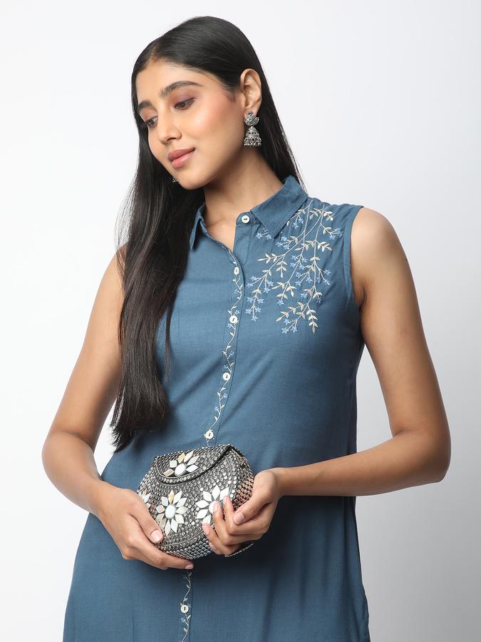 Women Embroidered Straight Kurta image number 0