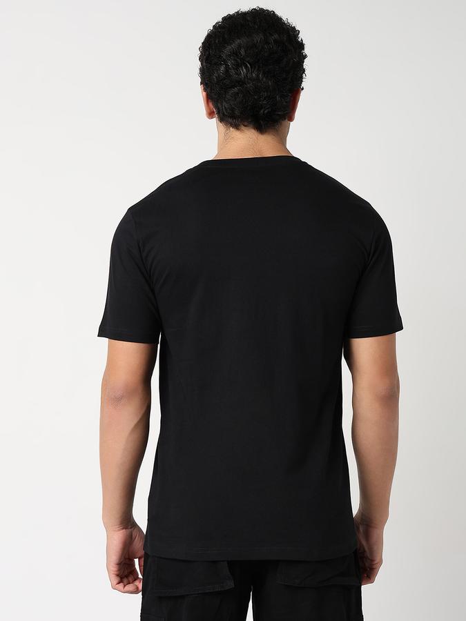 Solid Men Round Neck T-Shirt image number 3